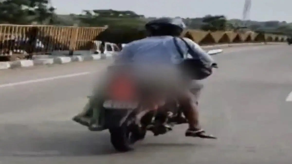 ನಾಗ್ಪುರ: ಟ್ರಕ್ ಡಿಕ್ಕಿ; ಸಿಗದ ನೆರವು, ಪತ್ನಿಯ ಮೃತ ದೇಹವನ್ನು ಬೈಕ್‌ಗೆ ಕಟ್ಟಿ ಕೊಂಡೊಯ್ದ ಪತಿ! Video