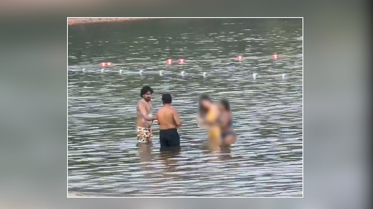 'ಇದೇನ್ ನಿಮ್ ಮನೆ ಬಾತ್ರೂಮ್ ಅನ್ಕೊಂಡ್ರಾ?': ಕೆರೆಯಲ್ಲಿ ಸೋಪು ಹಾಕಿ ಸ್ನಾನ ಮಾಡುತ್ತಿದ್ದವರಿಗೆ ಫುಲ್ ಕ್ಲಾಸ್! Video
