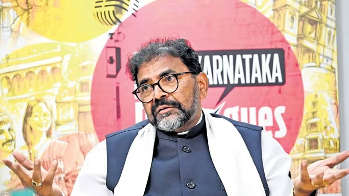 ಪ್ರಿಯಾಂಕ್ ಖರ್ಗೆ ಗೂಂಡಾ, ನಾಯಿ ಬೊಗಳಿದರೆ ಆನೆ ಹೆದರುವುದೇ..: ಪರಿಷತ್ತಿನಲ್ಲಿ ಕೋಲಾಹಲ ಸೃಷ್ಟಿಸಿದ ಛಲವಾದಿ ನಾರಾಯಣಸ್ವಾಮಿ ಹೇಳಿಕೆ