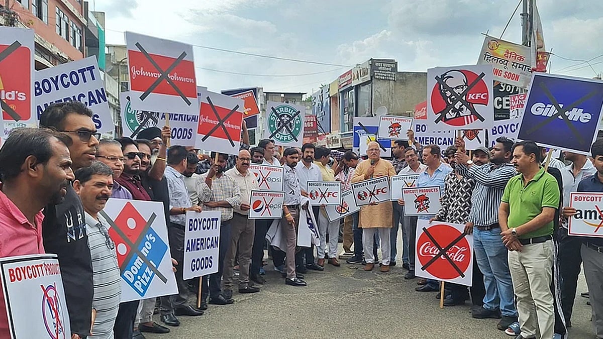ಶೇ.50 ರಷ್ಟು ಸುಂಕ: 17,000 ಕೋಟಿ ರೂ ಮೌಲ್ಯದ ರಫ್ತಿಗೆ ಹೊಡೆತ; ಜೈಪುರ ವ್ಯಾಪಾರಿಗಳಿಂದ ಟ್ರಂಪ್ ಪ್ರತಿಕೃತಿ ದಹನ!