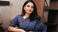 ' ಪ್ಲೀಸ್.. ಕೇಸ್ ಹಿಂಪಡೆಯಿರಿ': ರಮ್ಯಾ ಕಾಲಿಗೆ ಬಿದ್ದ ದರ್ಶನ್ ಫ್ಯಾನ್ಸ್- ಕ್ಷಮಿಸಲ್ಲ ಎಂದ ನಟಿ..!