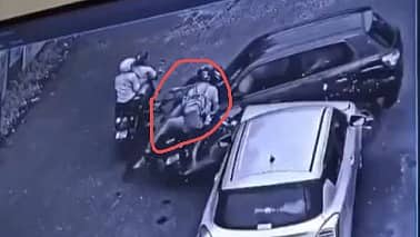 Accident: ಬೈಕ್ ಗೆ ಕಾರು ಢಿಕ್ಕಿ, ವಾಹನ ಸ್ಫೋಟ; ಡೆಲಿವರಿ ಏಜೆಂಟ್ ಸಾವು!