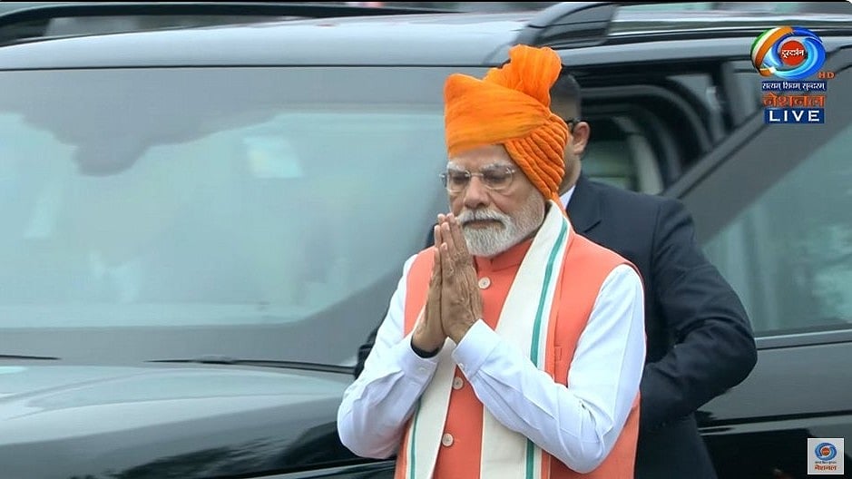 79ನೇ ಸ್ವಾತಂತ್ರ್ಯೋತ್ಸವ: ವರ್ಣರಂಜಿತ ಕೇಸರಿ ರುಮಾಲು ಧರಿಸಿ ಎಲ್ಲರ ಗಮನ ಸೆಳೆದ ಪ್ರಧಾನಿ ಮೋದಿ