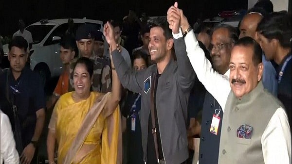 ಗಗನಯಾತ್ರಿ ಶುಭಾಂಶು ಶುಕ್ಲಾ ತಾಯ್ನಾಡಿಗೆ ವಾಪಸ್: ಅದ್ದೂರಿ ಸ್ವಾಗತ; ಪ್ರಧಾನಿ ಮೋದಿ ಭೇಟಿ ಸಾಧ್ಯತೆ