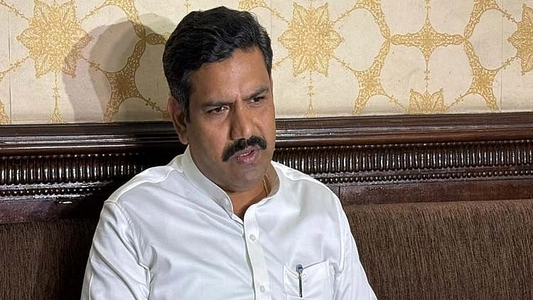 ಆಣೆ-ಪ್ರಮಾಣಕ್ಕೆ ಬ್ರೇಕ್: ಏಕಾಂಗಿಯಾದ ಬಿ.ವೈ ವಿಜಯೇಂದ್ರ; ಧರ್ಮಸ್ಥಳಕ್ಕೆ ಒಬ್ಬರೇ ಭೇಟಿ!