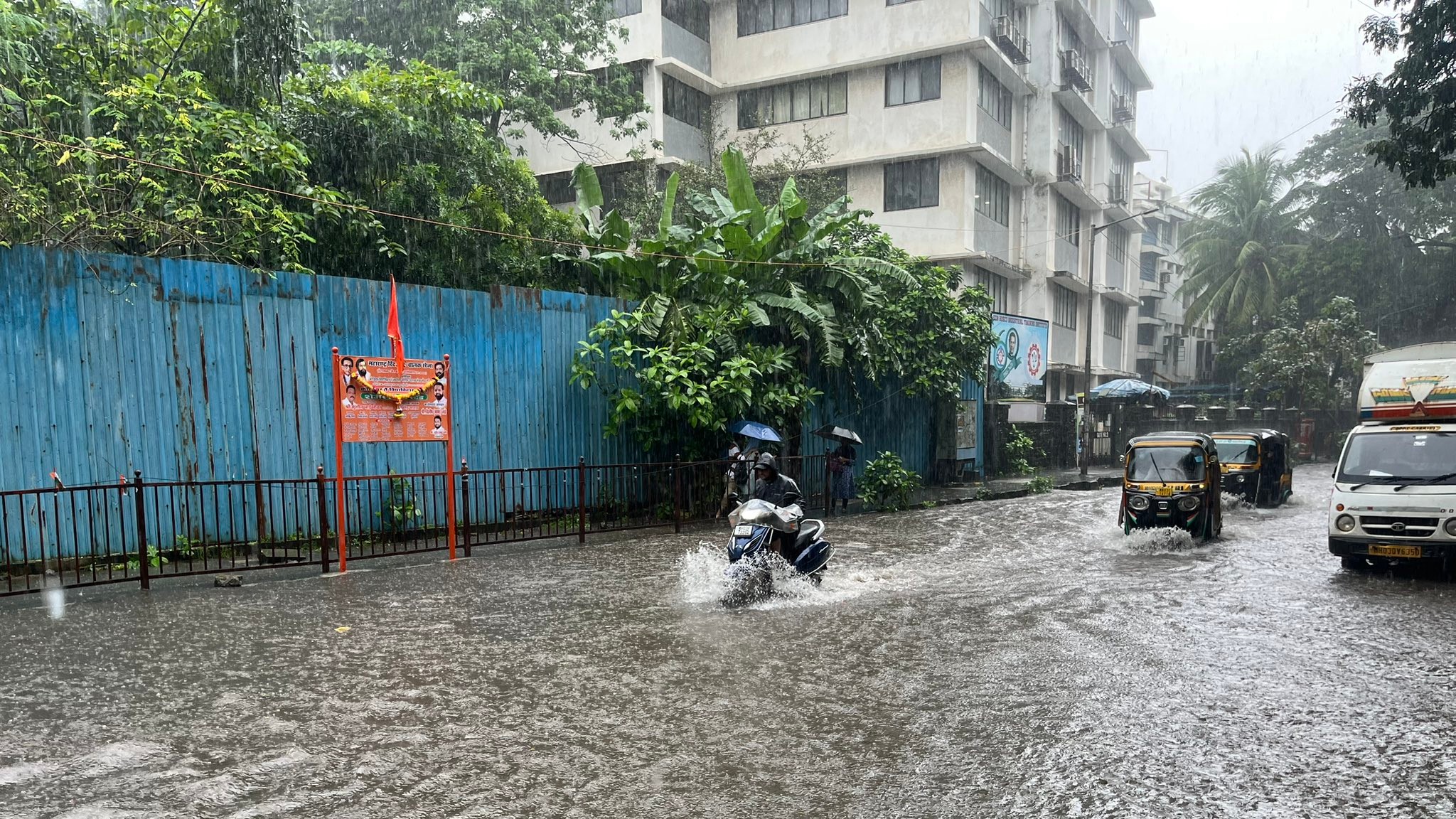 Mumbai Rains: 8 ಗಂಟೆಗಳಲ್ಲಿ 177 ಮಿ.ಮೀ ಮಳೆ, Red Alert ಘೋಷಣೆ; ವಾಣಿಜ್ಯ ನಗರಿ ಅಕ್ಷರಶಃ ಸ್ತಬ್ಧ! ಕರ್ನಾಟಕಕ್ಕೂ ಅಪಾಯ!