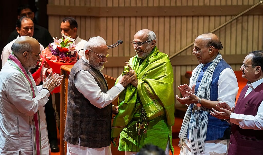 Vice-President Polls: ಸರ್ವಾನುಮತದಿಂದ ರಾಧಾಕೃಷ್ಣನ್ ಆಯ್ಕೆ ಮಾಡಿ: ಪ್ರಧಾನಿ ಮೋದಿ ಮನವಿ; Video