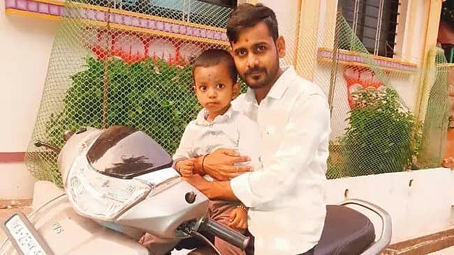 ಧಾರವಾಡ: ಥಿನ್ನರ್ ಬಾಟಲಿ ಜಾರಿ ಬಿದ್ದು ಮನೆಗೆ ಬೆಂಕಿ; ತಂದೆ-ಮಗು ಸಾವು