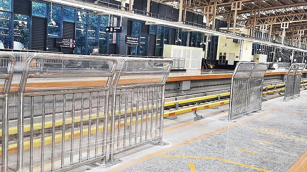 Namma Metro: ಪ್ರಯಾಣಿಕರ ಸುರಕ್ಷತೆಗಾಗಿ RV ರೋಡ್ ಇಂಟರ್ಚೇಂಜ್ ನಿಲ್ದಾಣದಲ್ಲಿ ಸ್ಟೀಲ್ ಬ್ಯಾರಿಕೇಡ್ ಅಳವಡಿಕೆ