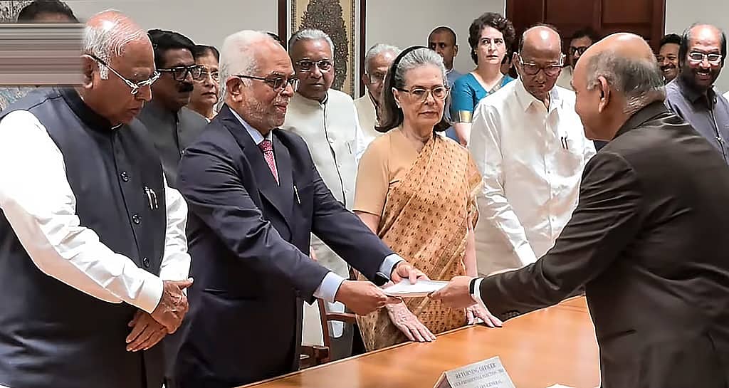 Vice-President Poll: ಇಂಡಿಯಾ ಒಕ್ಕೂಟದ ಅಭ್ಯರ್ಥಿ ಬಿ ಸುದರ್ಶನ್ ರೆಡ್ಡಿ ನಾಮಪತ್ರ ಸಲ್ಲಿಕೆ
