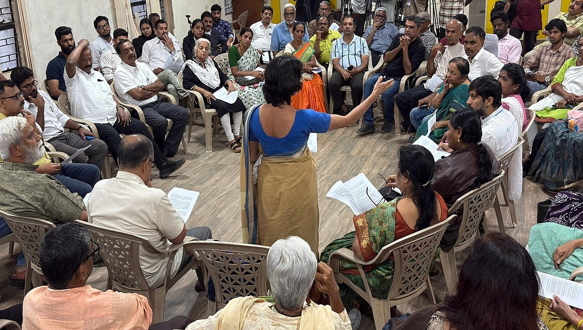 ಧರ್ಮಸ್ಥಳ ಪ್ರಕರಣ: ಬೆಂಗಳೂರಿನಲ್ಲಿ ಸಾಹಿತಿಗಳು, ಚಿಂತಕರ ಸಭೆ; ಚೇತನ್ ಅಹಿಂಸಾ ಭಾಗಿ!