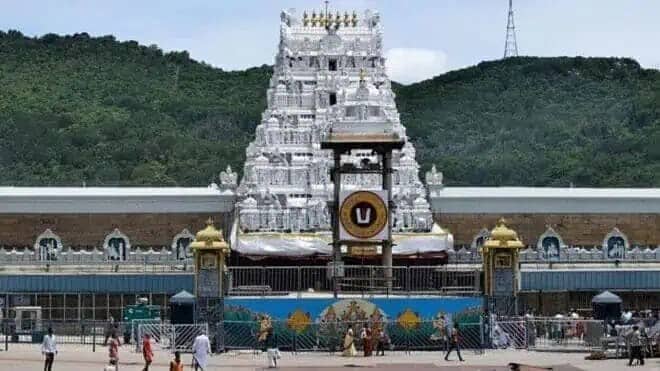 Andhra Pradesh: ಒಬೆರಾಯ್ ಹೋಟೆಲ್ಗೆ TTD ಭೂಮಿ ನೀಡಲು ಸಿಎಂ ಚಂದ್ರಬಾಬು ನಾಯ್ಡು ಸಂಚು; YSRCP ನಾಯಕ ಆರೋಪ!