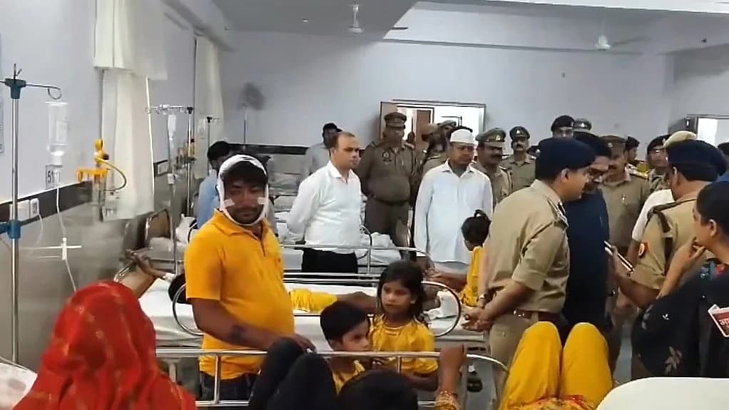 ಆಸ್ಪತ್ರೆಯಲ್ಲಿ ಚಿಕಿತ್ಸೆ ಪಡೆಯುತ್ತಿರುವ ಗಾಯಾಳುಗಳು.