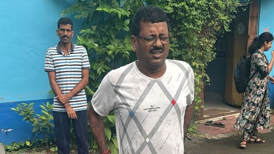 ದಾಳಿ ವೇಳೆ ಗೋಡೆ ಹಾರಿ ಓಡಿ ಹೋದ TMC ಶಾಸಕ; ಬೆನ್ನಟ್ಟಿ ಹಿಡಿದ ED ತಂಡ! Video