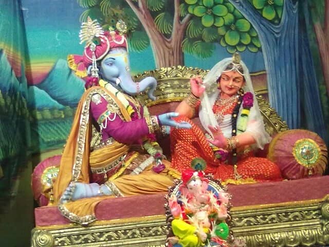 ನಾಡಿನಾದ್ಯಂತ ಗೌರಿ-ಗಣೇಶ ಹಬ್ಬದ ಸಂಭ್ರಮ: ಬೆಲೆ ಏರಿಕೆ ಮಧ್ಯೆ ಖರೀದಿ ಭರಾಟೆ