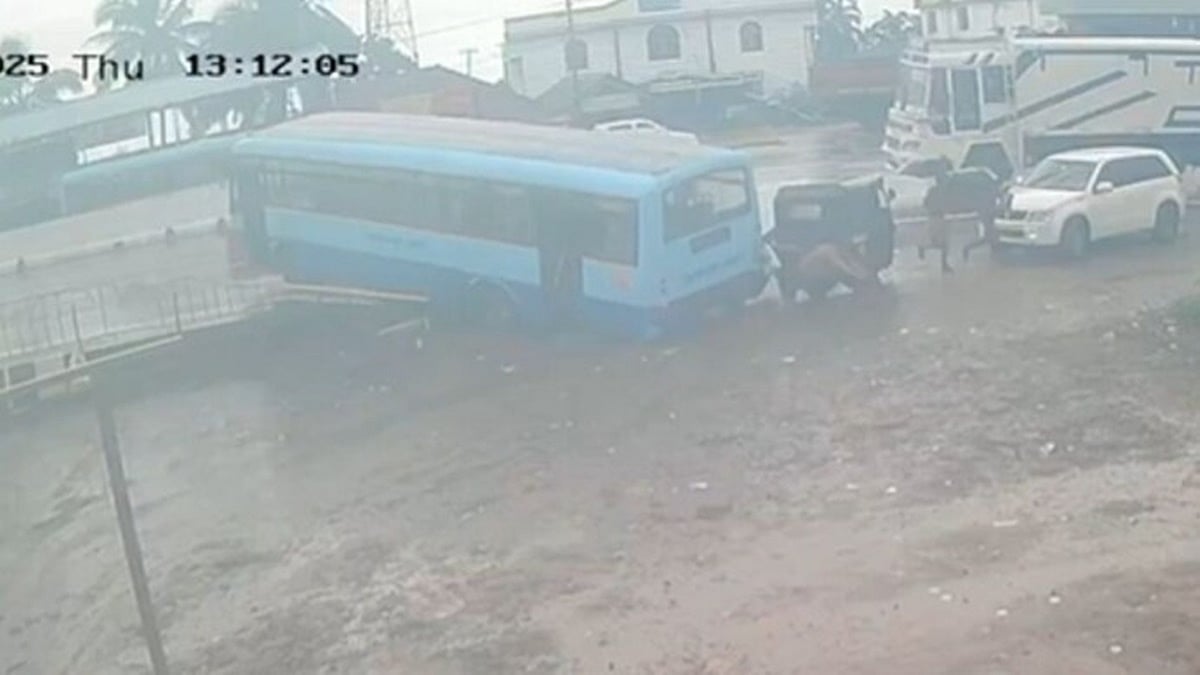 ಮಂಗಳೂರು: KSRTC ಬಸ್ ಬ್ರೇಕ್ ಫೇಲ್; ಭೀಕರ ಅಪಘಾತದಲ್ಲಿ ಮಗು ಸೇರಿ ಆರು ಸಾವು; Video