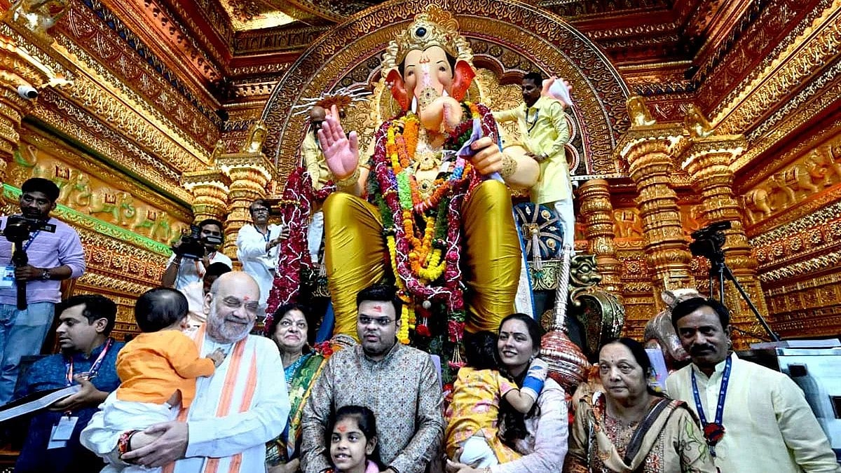 ಮುಂಬೈ: ಕುಟುಂಬ ಸಮೇತರಾಗಿ 'ಲಾಲ್‌ಬೌಚಾ ರಾಜಾ' ಗಣಪತಿ ದರ್ಶನ ಪಡೆದ ಅಮಿತ್ ಶಾ!
