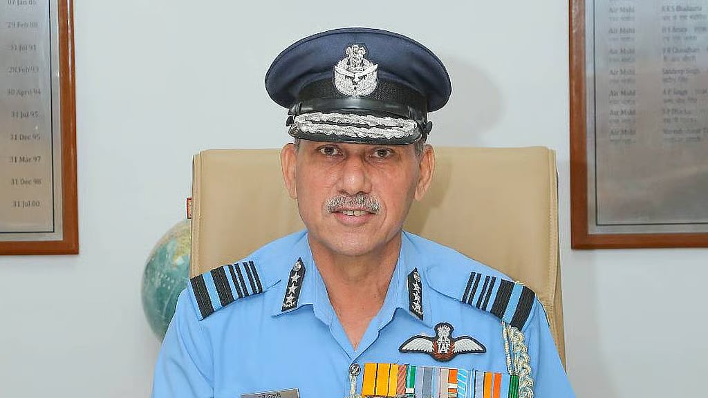 Operation Sindoor: ಪಾಕ್ ಮೇಲೆ ಐಎಎಫ್ 50ಕ್ಕಿಂತ ಕಡಿಮೆ ಶಸ್ತ್ರಾಸ್ತ್ರ ಹಾರಿಸಿದೆ; ಅಷ್ಟಕ್ಕೇ ಎದುರಾಳಿ ತತ್ತರ; ಏರ್ ಮಾರ್ಷಲ್ ತಿವಾರಿ