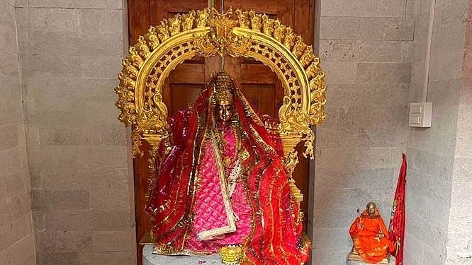 ಕೊನೆಗೂ ಫಲಿಸಿದ ಕಾಶ್ಮೀರಿ ಪಂಡಿತರ ಬೇಡಿಕೆ: 30 ವರ್ಷಗಳ ಬಳಿಕ ಬುಡ್ಗಾಮ್ನಲ್ಲಿ ಶಾರದಾ ಭವಾನಿ ದೇವಾಲಯ ಮತ್ತೆ ಓಪನ್!