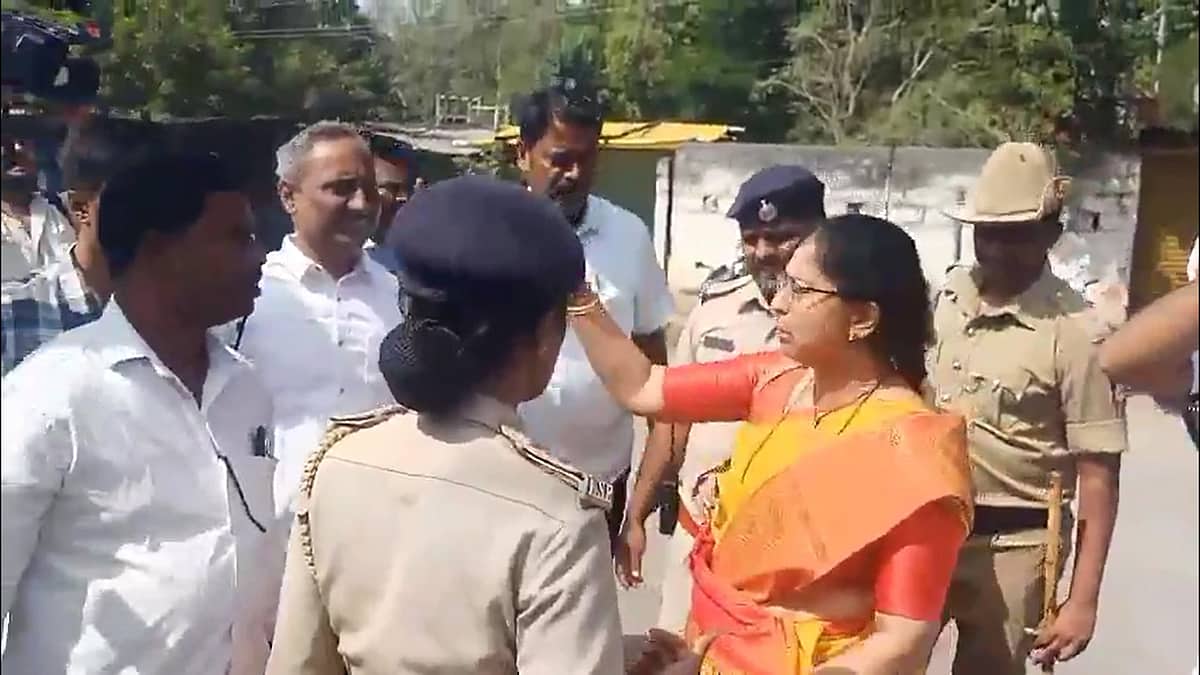 Chamundi Hill Chalo: ಚಾಮುಂಡಿ ಬೆಟ್ಟದಲ್ಲಿ ಹೈಡ್ರಾಮಾ, ಮಹಿಳೆ ಕಣ್ಣೀರು..; ಆಗಿದ್ದೇನು? Video