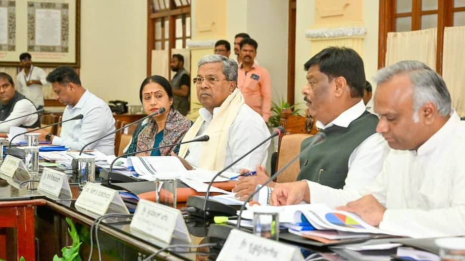 ನೇಪಾಳದಲ್ಲಿ ಹಿಂಸಾಚಾರ: ಸಂಕಷ್ಟಕ್ಕೆ ಸಿಲುಕಿರುವ ಪ್ರತಿಯೊಬ್ಬ ಕನ್ನಡಿಗನ ರಕ್ಷಣೆಗೆ ಸರ್ಕಾರ ಬದ್ಧ; ಸಿಎಂ ಸಿದ್ದರಾಮಯ್ಯ