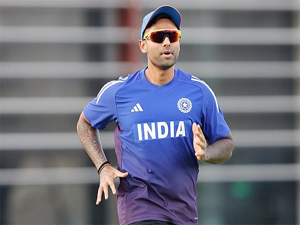 Asia Cup 2025 ವೇಳೆಯೇ ಶ್ರೀಲಂಕಾ ಸ್ಟಾರ್ ಆಟಗಾರನ ತಂದೆ ಸಾವು; ಸೂರ್ಯಕುಮಾರ್ ಯಾದವ್ ಮಾಡಿದ್ದೇನು? ವಿಡಿಯೋ ನೋಡಿ...
