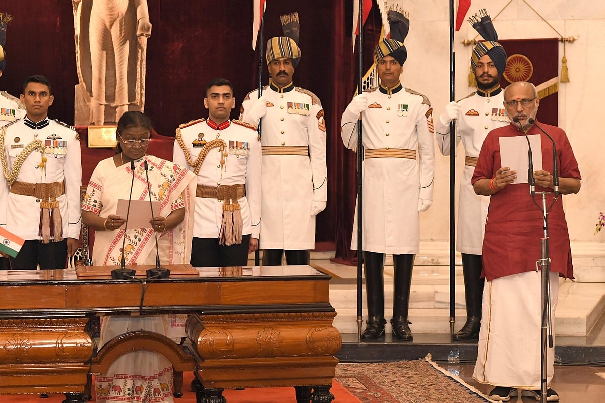 15ನೇ ಉಪರಾಷ್ಟ್ರಪತಿಯಾಗಿ ಸಿ.ಪಿ ರಾಧಾಕೃಷ್ಣನ್ ಪ್ರಮಾಣ ವಚನ ಸ್ವೀಕಾರ: ರಾಜೀನಾಮೆ ನಂತರ ಮೊದಲ ಬಾರಿಗೆ ಕಾಣಿಸಿಕೊಂಡ ಧಂಕರ್; Video