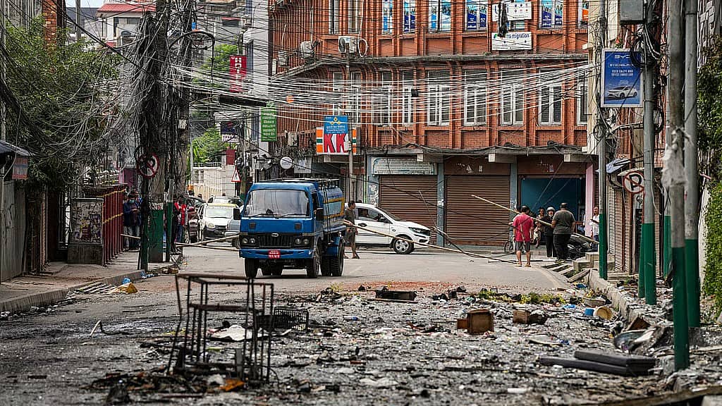Nepal Unrest: ಕಠ್ಮಂಡು ಬಳಿ ಭಾರತೀಯ ಪ್ರವಾಸಿಗರಿದ್ದ ಬಸ್ ಮೇಲೆ ಕಲ್ಲು ತೂರಾಟ; ಅನೇಕ ಮಂದಿಗೆ ಗಾಯ