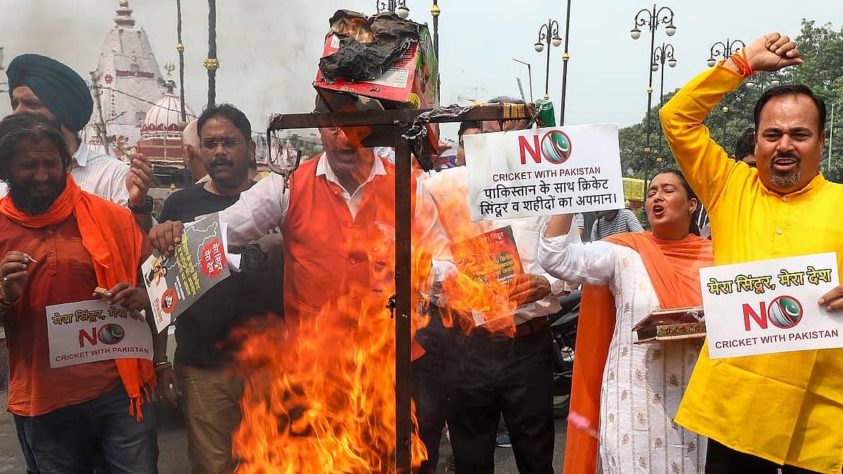 ಹಣಕ್ಕಾಗಿ ರಾಷ್ಟ್ರೀಯತೆ ಬಲಿ: ಭಾರತ-ಪಾಕಿಸ್ತಾನ ಏಷ್ಯಾ ಕಪ್ ಪಂದ್ಯಕ್ಕೆ BJP ವಿರುದ್ಧ ವಿರೋಧ ಪಕ್ಷಗಳ ಆಕ್ರೋಶ!