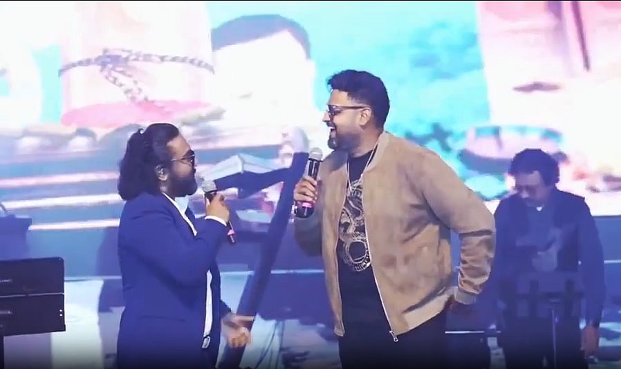 ವೈರಲ್ ಹುಡುಗಿ ನಿತ್ಯಶ್ರೀ ಶೈಲಿಯಲ್ಲೇ 'ಹೂವಿನ ಬಾಣದಂತೆ' ಹಾಡಿದ ಸಂಗೀತ ನಿರ್ದೇಶಕ ಅರ್ಜುನ್ ಜನ್ಯ; Video