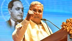 ಮಾಜಿ ಸಂಸದನಿಗೆ ಸಂವಿಧಾನ ಗೊತ್ತಿಲ್ಲ ಅಂದ್ರೆ ಏನು? ಅವನೊಬ್ಬ ಮೂರ್ಖ: ಪ್ರತಾಪ್ ಸಿಂಹ ವಿರುದ್ಧ ಸಿಎಂ ಕಿಡಿ