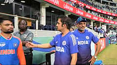 Asia Cup 2025: ಪಾಕ್ ಸೋತ ಬಳಿಕ 'ಹ್ಯಾಂಡ್ ಶೇಕ್' ಶಿಷ್ಟಾಚಾರ ಬದಲಿಸಿದ ಗೌತಮ್ ಗಂಭೀರ್! ಮಾಡಿದ್ದೇನು ಗೊತ್ತಾ? ಈ Video ನೋಡಿ...