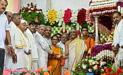 ಮೈಸೂರು ದಸರಾ ಉದ್ಘಾಟನೆ: ಚಾಮುಂಡಿ ದೇವಿಗೆ ಸಾಹಿತಿ ಬಾನು ಮುಷ್ತಾಕ್ ಪುಷ್ಪಾರ್ಚನೆ