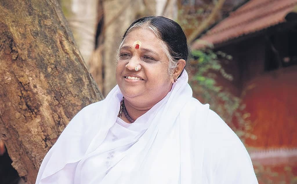 ಮಾತಾ ಅಮೃತಾನಂದಮಯಿ ಎಲ್ಲರ ಪ್ರೀತಿಯ 'ಅಮ್ಮ'- ಪ್ರೀತಿ ಮತ್ತು ಜಾಗತಿಕ ಆಧ್ಯಾತ್ಮಿಕ ಬೆಳಕು