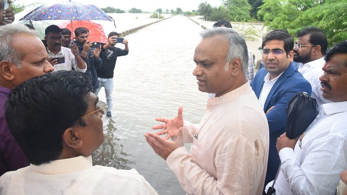 ಕಲ್ಯಾಣ ಕರ್ನಾಟಕದಲ್ಲಿ ನಿರಂತರ ಮಳೆ: ಜನಜೀವನ ಅಸ್ತವ್ಯಸ್ತ, ಗೋಡೆ ಕುಸಿದು ಬಾಲಕ ಸಾವು! Priyank Kharge ಭೇಟಿ; Video