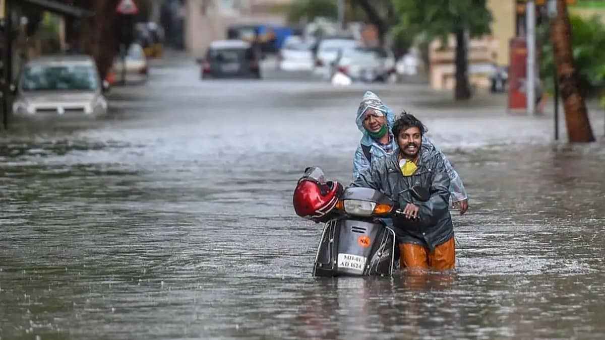 ಮುಂಬೈ: 100 MM ಮಳೆ, ಪ್ರವಾಹದಲ್ಲಿ ಮುಳುಗಿದ ದಕ್ಷಿಣ ಭಾಗ!
