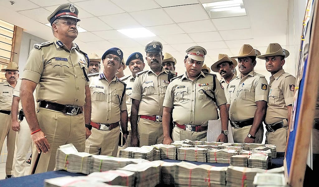ಬೆಂಗಳೂರು: ಮೂವರನ್ನು ಅಪಹರಿಸಿ 1.1 ಕೋಟಿ ರೂ ದೋಚಿದ್ದ 8 ಮಂದಿ ಬಂಧನ