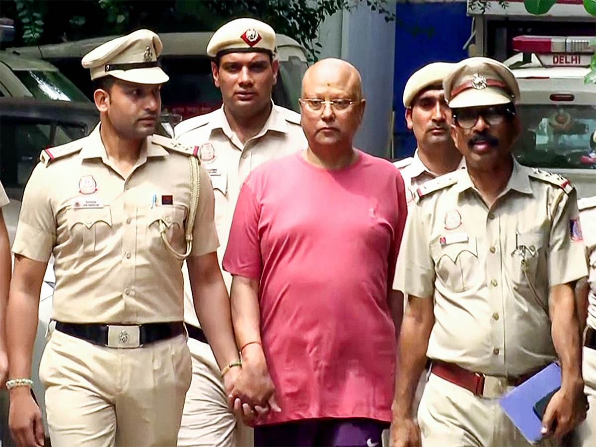 "ನನಗೆ ಪ್ರಧಾನಿ ಗೊತ್ತು, ಪ್ರಧಾನಿ ಕಚೇರಿಯ ನೇರ ಸಂಪರ್ಕವಿದೆ": ತನಿಖೆ ವೇಳೆ ಪೊಲೀಸರಿಗೇ ಬೆದರಿಕೆ ಹಾಕಿದ ಸ್ವಾಮಿ Chaitanyananda Saraswati