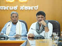ಮೈಸೂರು: ಮುಂದಿನ ವರ್ಷಗಳಲ್ಲೂ ದಸರಾದಲ್ಲಿ ನಾನೇ ಪುಷ್ಪಾರ್ಚನೆ: ಡಿಕೆಶಿ ಕನಸಿಗೆ 'ಕೊಳ್ಳಿ' ಇಟ್ರಾ ಸಿದ್ದರಾಮಯ್ಯ?