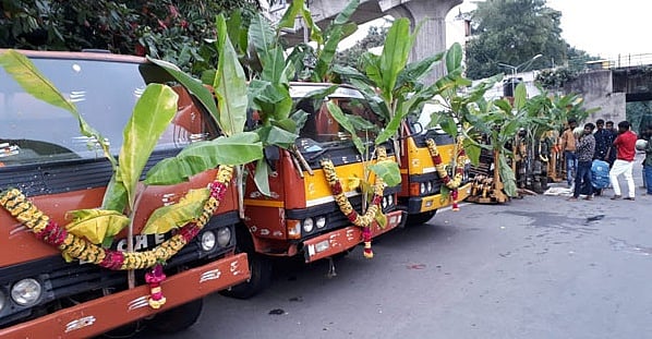 ಇಂದು ನಾಡಿನಾದ್ಯಂತ ಆಯುಧಪೂಜೆ, ಮಹಾನವಮಿ ಸಂಭ್ರಮ: ಮಾರುಕಟ್ಟೆಯಲ್ಲಿ ಖರೀದಿ ಭರಾಟೆ ಜೋರು