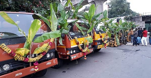 ಇಂದು ನಾಡಿನಾದ್ಯಂತ ಆಯುಧಪೂಜೆ, ಮಹಾನವಮಿ ಸಂಭ್ರಮ: ಮಾರುಕಟ್ಟೆಯಲ್ಲಿ ಖರೀದಿ ಭರಾಟೆ ಜೋರು