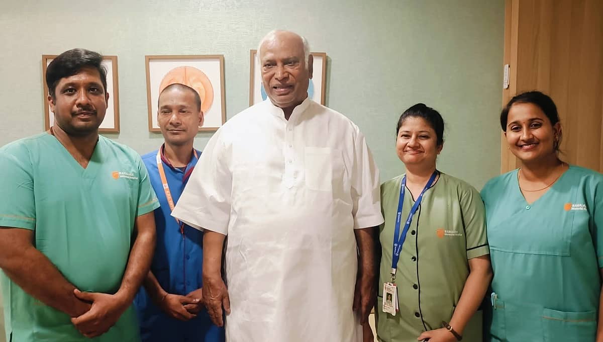 ಬೆಂಗಳೂರು: ಮಲ್ಲಿಕಾರ್ಜುನ ಖರ್ಗೆ ಭೇಟಿಯಾಗಿ, ಆರೋಗ್ಯ ವಿಚಾರಿಸಿದ ಸುರ್ಜೇವಾಲ