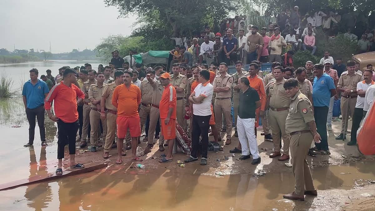 ಆಗ್ರಾ: ದುರ್ಗಾ ಮೂರ್ತಿ ವಿಸರ್ಜನೆ ವೇಳೆ 17 ಯುವಕರು ನೀರು ಪಾಲು