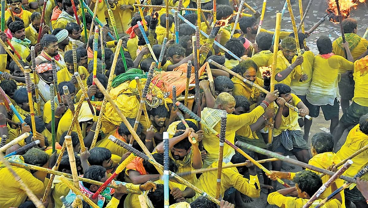 ಬಳ್ಳಾರಿ: ದೇವರಘಟ್ಟ ಜಾತ್ರೆಯಲ್ಲಿ ದೊಣ್ಣೆಗಳಿಂದ ಬಡಿದಾಟ, ಇಬ್ಬರು ಸಾವು