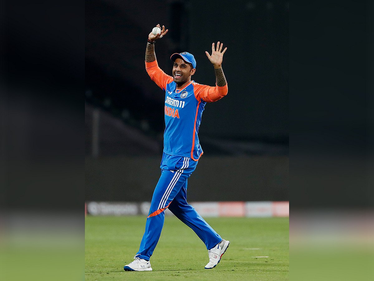 'ಮುಂದಿನ ಮೂರ್ನಾಲ್ಕು ವರ್ಷ ಬಹಳ ಮುಖ್ಯ, ತುರ್ತಾಗಿ ಸಹಾಯ ಮಾಡಿ': RCB ಮಾಜಿ ಆಟಗಾರ ಎಬಿಡಿಗೆ ಸೂರ್ಯಕುಮಾರ್ ಯಾದವ್ ಮನವಿ!