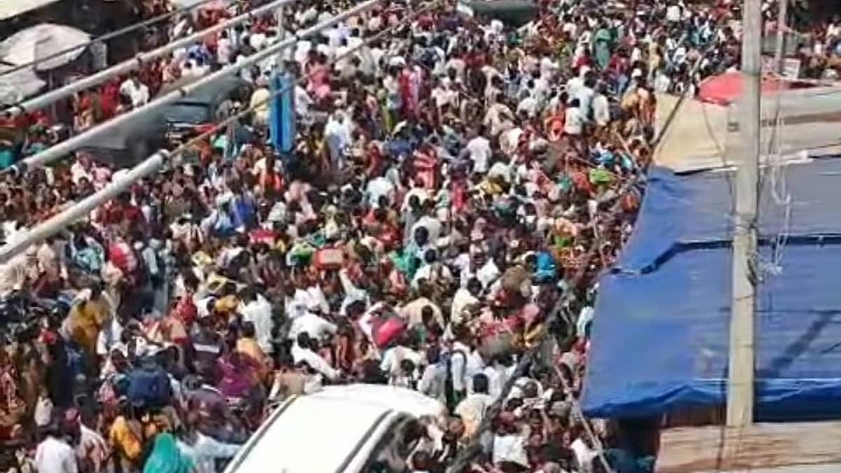 ಕೊಪ್ಪಳ: ಹುಲಿಗೆಮ್ಮ ದೇವಸ್ಥಾನದ ಆವರಣದಲ್ಲಿ ಭಕ್ತರ ದಟ್ಟಣೆ; ಕಾಲ್ತುಳಿತದ ಆತಂಕ