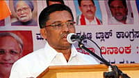 'ಸುದೀಪ್​​ರನ್ನು ಪರಿಚಯಿಸಿದ್ದು ನಾನು'; ದಮ್ಮು, ತಾಕತ್ ಇದ್ರೆ ಬನ್ನಿ ಎಂದಿದ್ದ ಕಾಂಗ್ರೆಸ್ ನಾಯಕ ವಿಎಸ್ ಉಗ್ರಪ್ಪ ಸ್ಪಷ್ಟನೆ