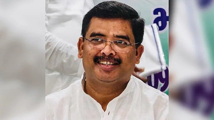 Bihar polls: ಮಾಜಿ ಸಂಸದ ಸಂತೋಷ್ ಕುಶ್ವಾಹ ಸೇರಿದಂತೆ ಹಲವು ನಾಯಕರು RJD ಸೇರಲು ಸಜ್ಜು; ನಿತೀಶ್ ಗೆ ಭಾರಿ ಹೊಡೆತ!