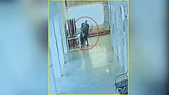 Shocking: ಹೆಣ್ಣಿನ ಶವ ಎಳೆದೊಯ್ದು ಶವಾಗಾರದಲ್ಲೇ ಅತ್ಯಾಚಾರ; 25ರ ಯುವಕನಿಂದ ಪೈಶಾಚಿಕ ಕೃತ್ಯ; CCTV Video