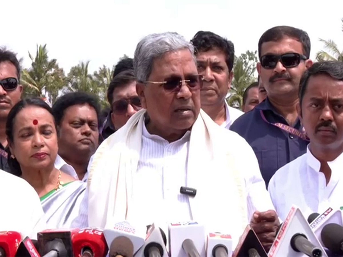 ಖಾಸಗಿ ಸಂಸ್ಥೆಗಳ ಚಟುವಟಿಕೆಗಳಿಗೆ ಅನುಮತಿ ಕಡ್ಡಾಯ: ಸರ್ಕಾರದ ಆದೇಶಕ್ಕೆ ಹೈಕೋರ್ಟ್ ತಡೆ; ಮೇಲ್ಮನವಿ ಸಲ್ಲಿಸಲು ಸಿಎಂ ಸೂಚನೆ